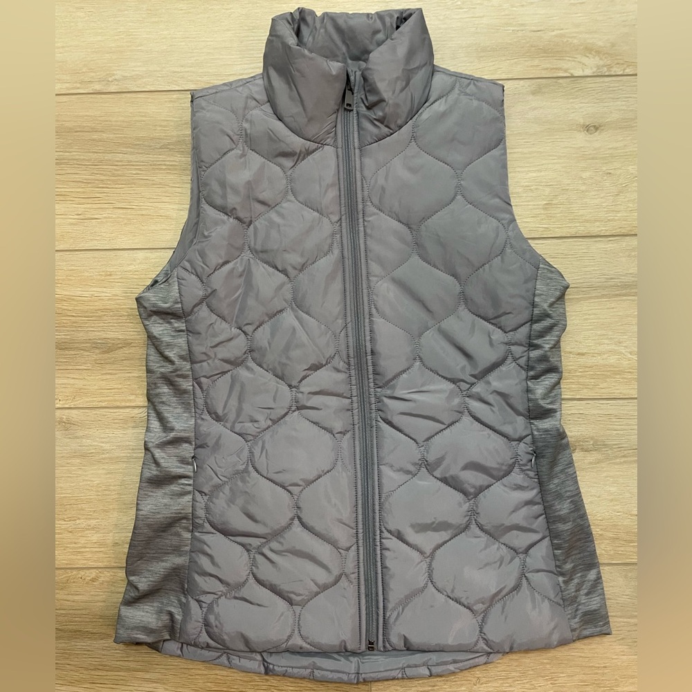 Tahari sport Womens Quilted Sleeveless vest size large